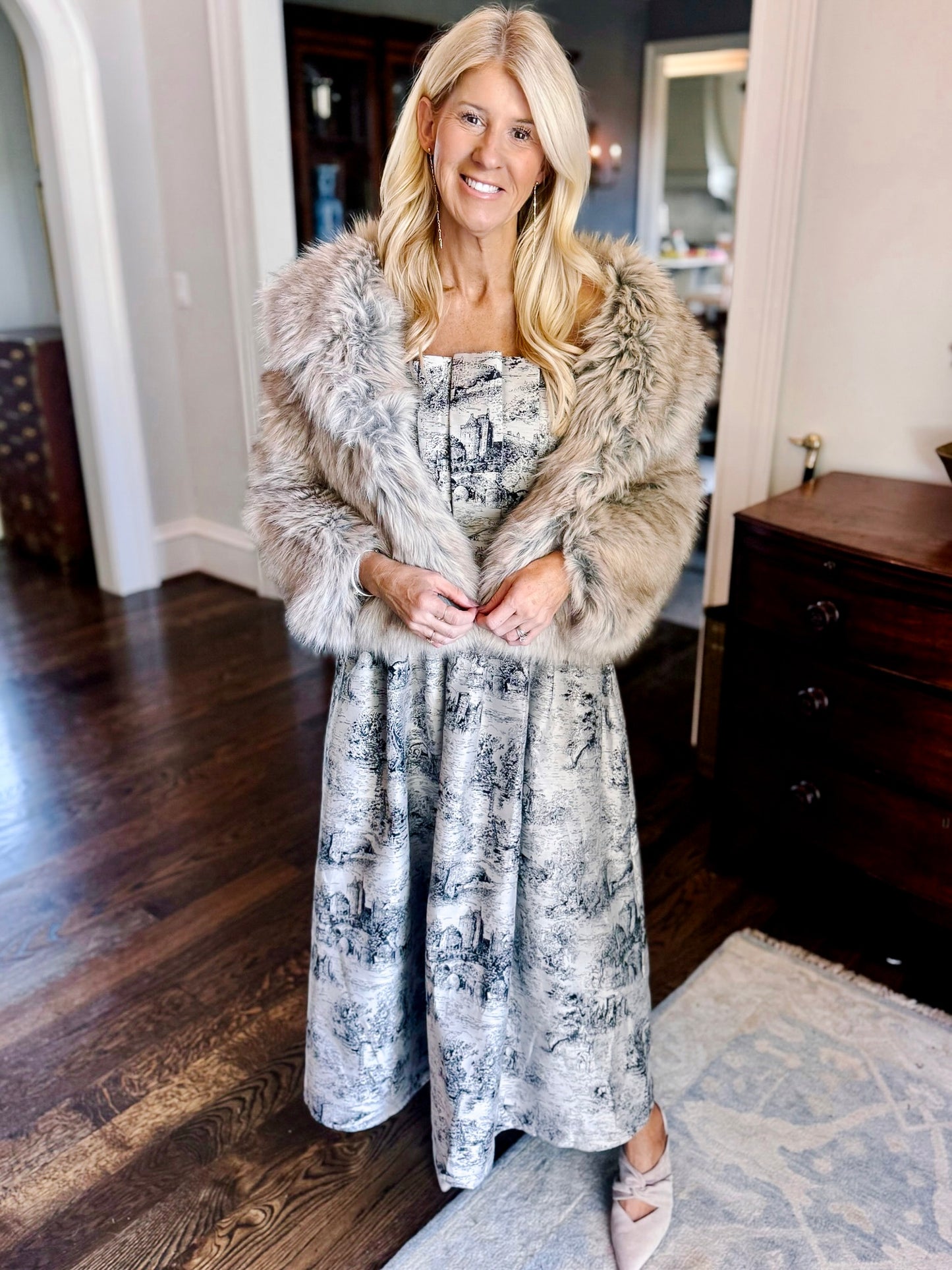 Taylor in Toile dress